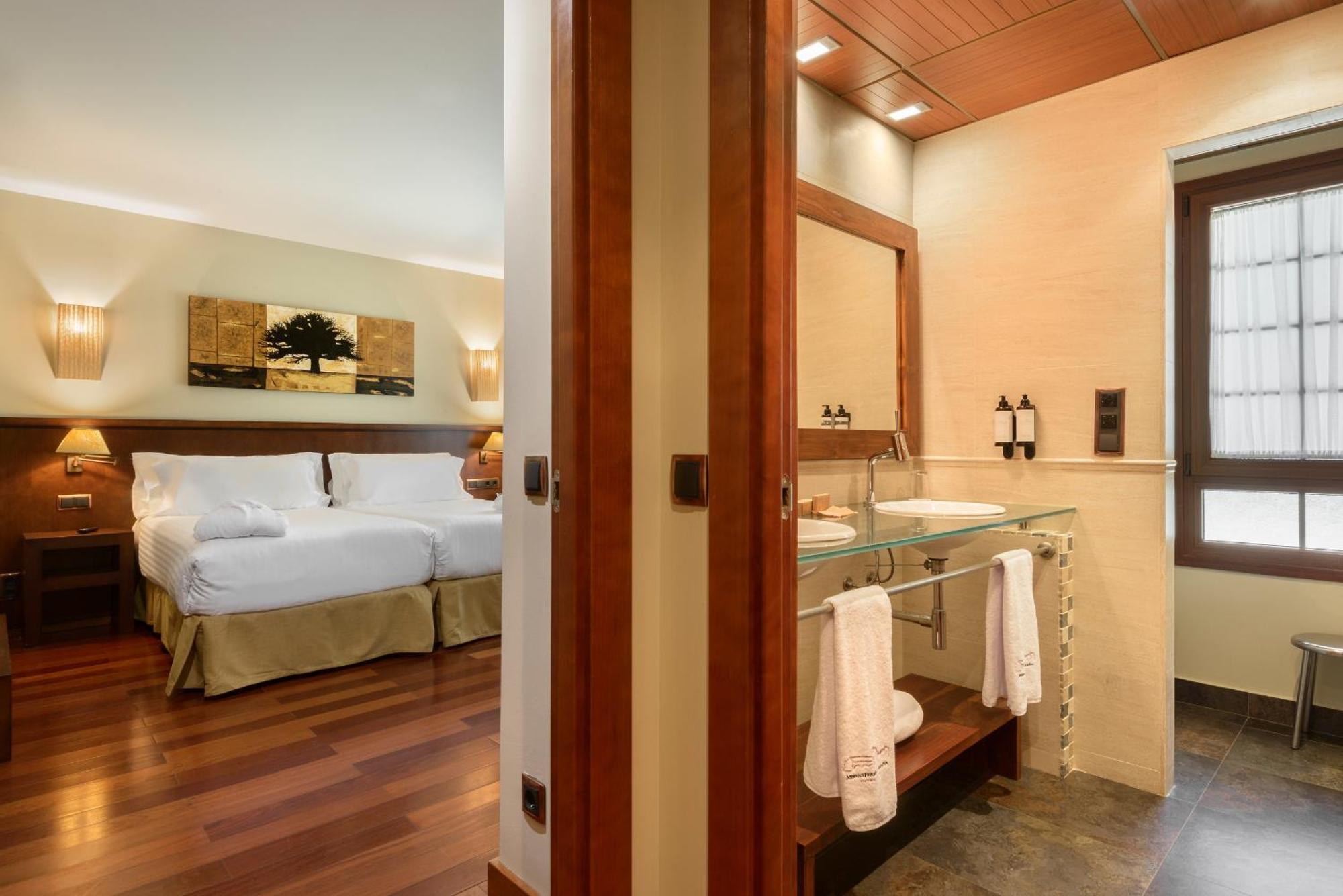 Hotel & Spa Monasterio De Boltana Ngoại thất bức ảnh A room at Hotel Hesperia Madrid